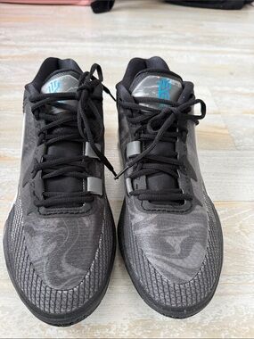 Nike Men’s Black and Gray sneakers by Kyle Irving Size 11 New w/out box.